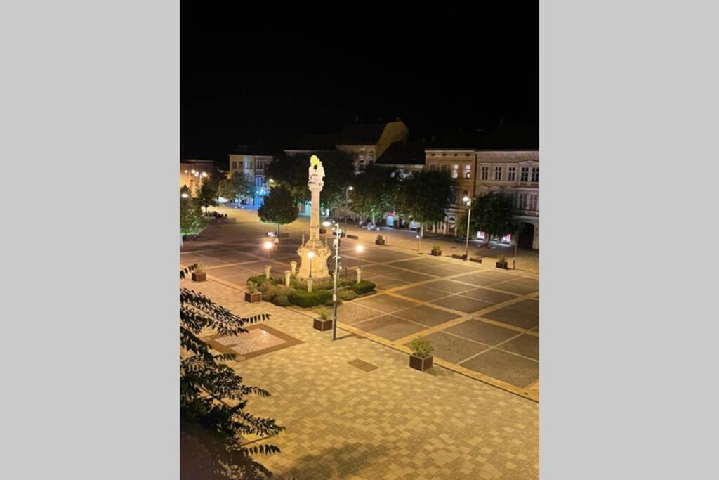 Luxus A Varos Felett โซมบ็อตเฮย์ ภายนอก รูปภาพ